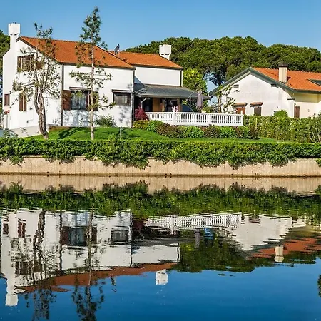 Lucia Villa *